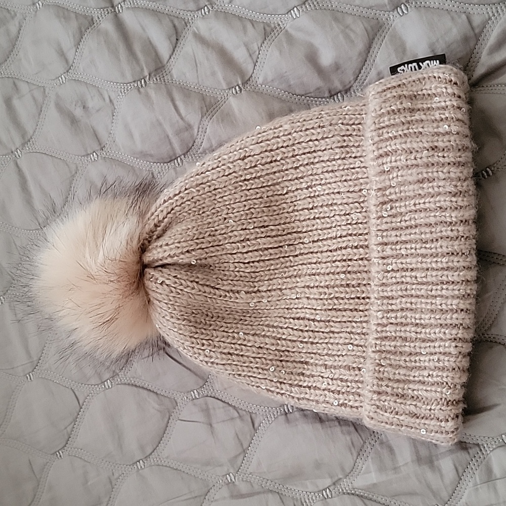 NWOT Fleece lined warm pompom hat